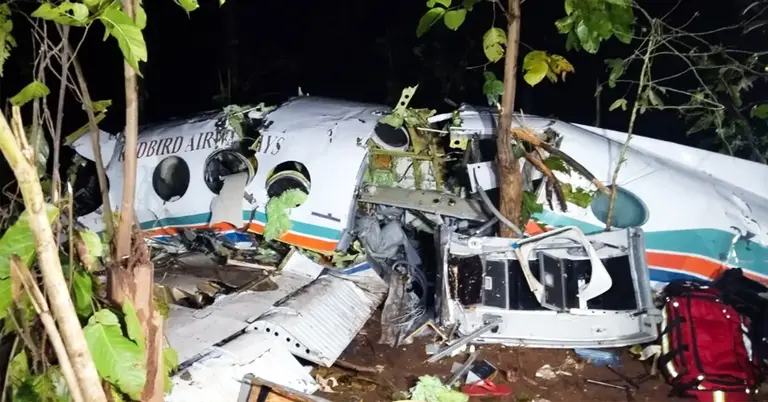 বিধ্বস্ত এয়ার অ্যাম্বুলেন্স